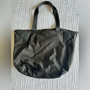 Lululemon tote bag